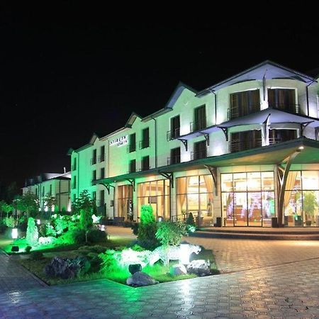 Комплекс Гостиниц Athletic Taraz Exterior photo