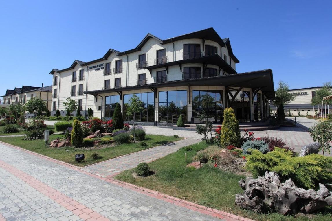 Комплекс Гостиниц Athletic Taraz Exterior photo